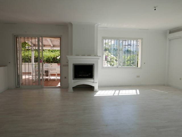 4 Schlafzimmer Villa in Nueva Andalucía