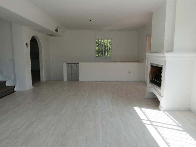 4 Schlafzimmer Villa in Nueva Andalucía