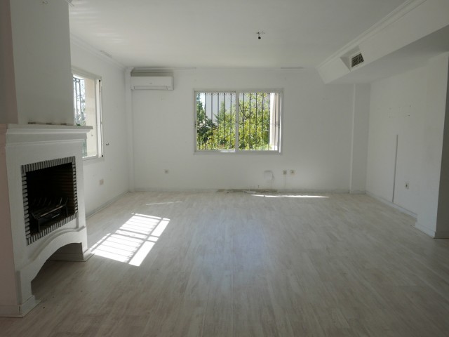 4 Schlafzimmer Villa in Nueva Andalucía