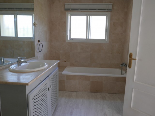 4 Schlafzimmer Villa in Nueva Andalucía
