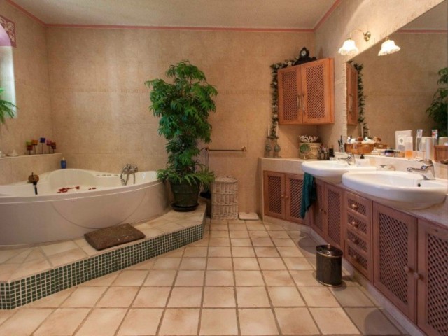 6 Bedrooms Villa in Cerros del Aguila