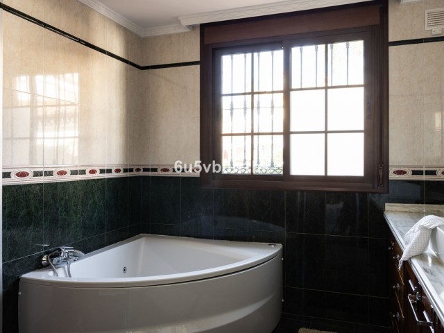 4 Bedrooms Villa in San Pedro de Alcántara