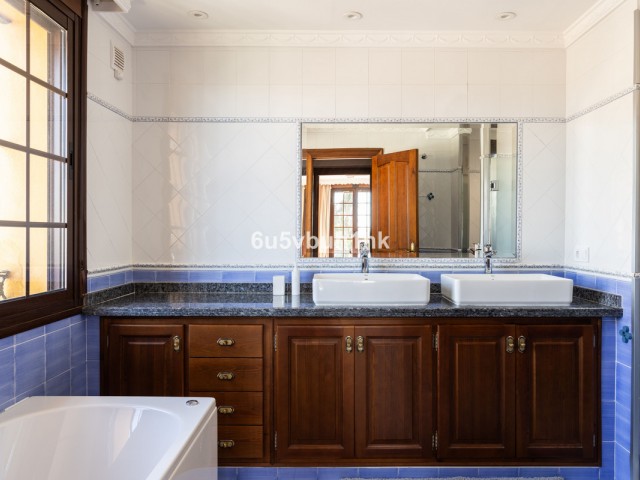 4 Bedrooms Villa in San Pedro de Alcántara