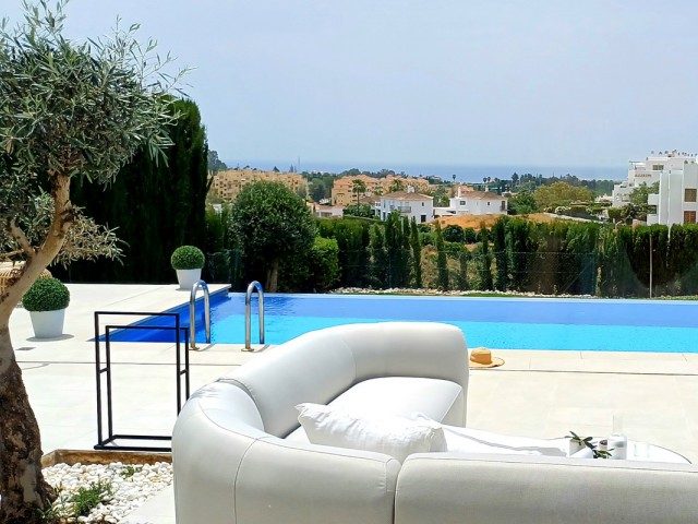 Maison mitoyenne avec 4 Chambres  à Estepona