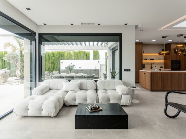 Maison mitoyenne avec 4 Chambres  à Estepona