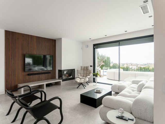 Maison mitoyenne avec 4 Chambres  à Estepona