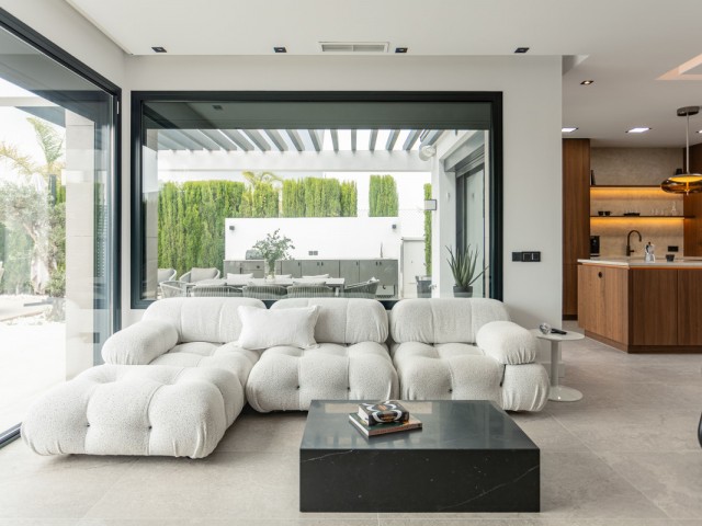 Maison mitoyenne avec 4 Chambres  à Estepona