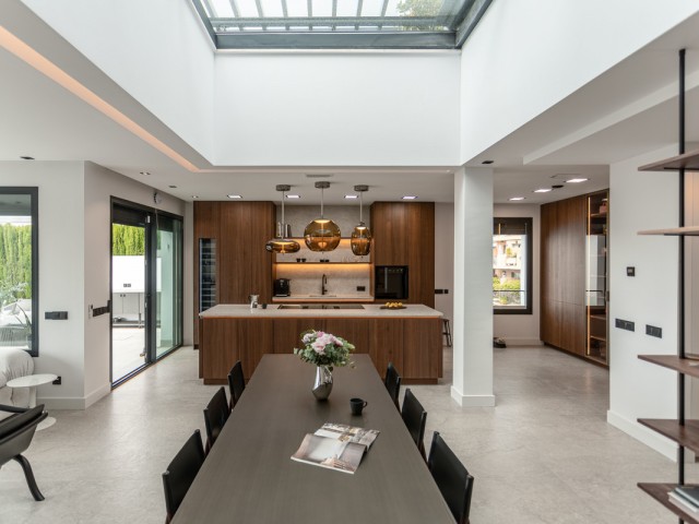 Maison mitoyenne avec 4 Chambres  à Estepona