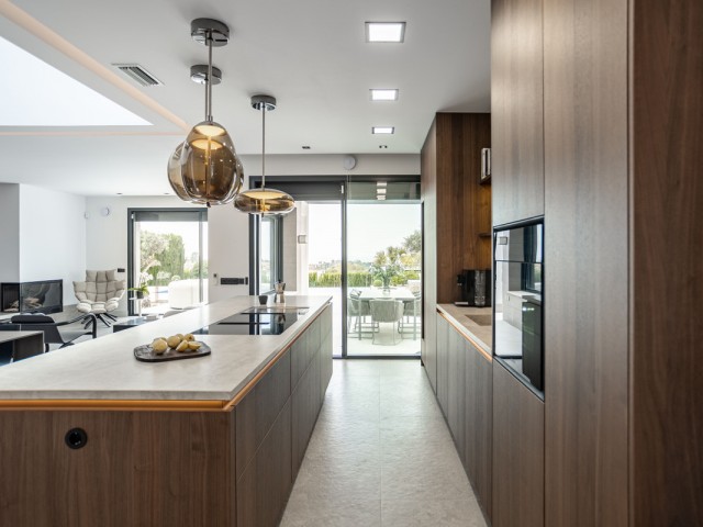 Maison mitoyenne avec 4 Chambres  à Estepona