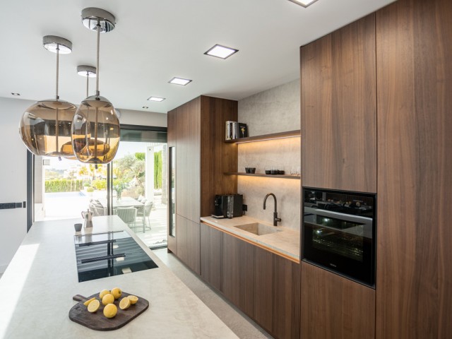 Maison mitoyenne avec 4 Chambres  à Estepona