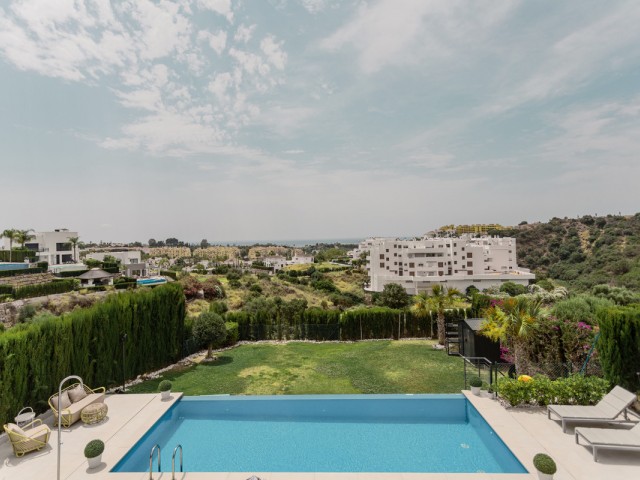 Maison mitoyenne avec 4 Chambres  à Estepona