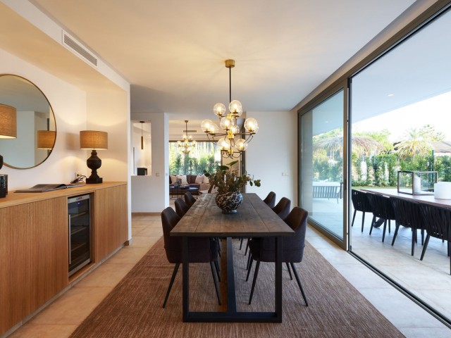 Villa avec 6 Chambres  à Estepona