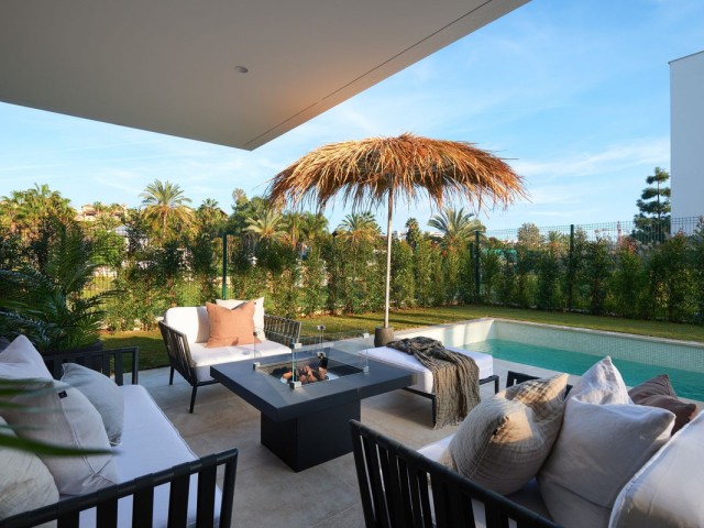 Villa avec 6 Chambres  à Estepona