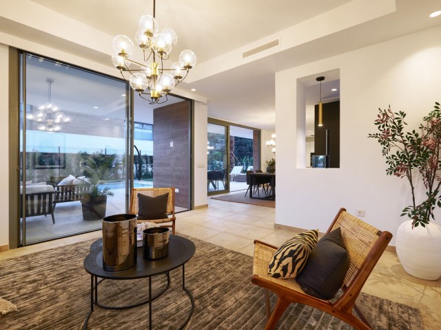 Villa avec 6 Chambres  à Estepona
