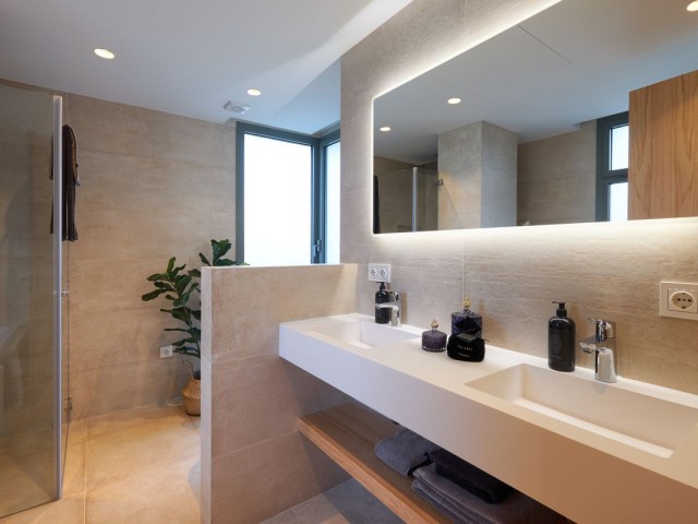 Villa avec 6 Chambres  à Estepona