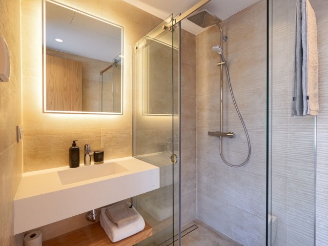 Villa avec 6 Chambres  à Estepona