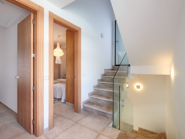 Villa avec 6 Chambres  à Estepona