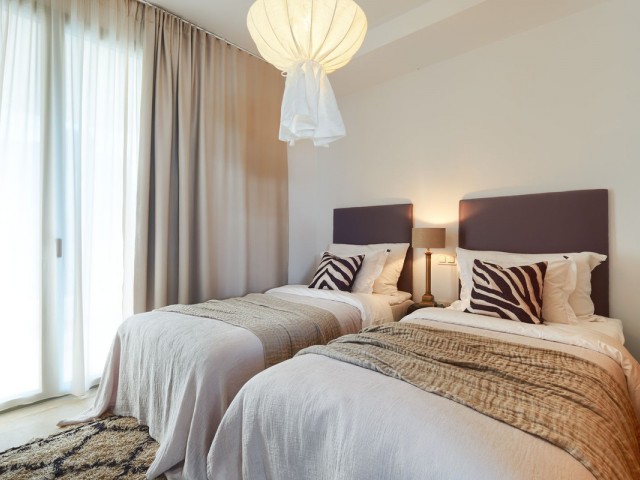 Villa avec 6 Chambres  à Estepona