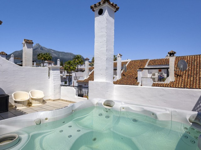 4 Schlafzimmer Reihenhaus in Nueva Andalucía