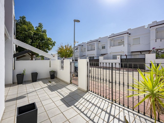 4 Schlafzimmer Reihenhaus in Nueva Andalucía