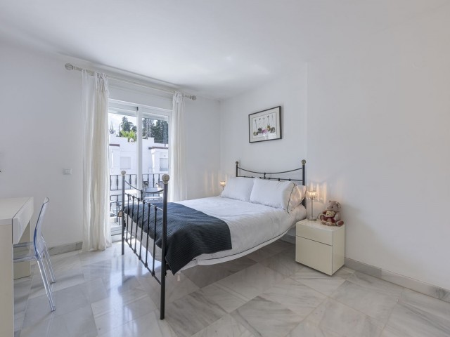 4 Schlafzimmer Reihenhaus in Nueva Andalucía