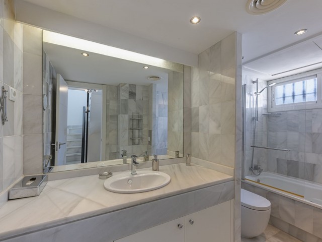 4 Schlafzimmer Reihenhaus in Nueva Andalucía