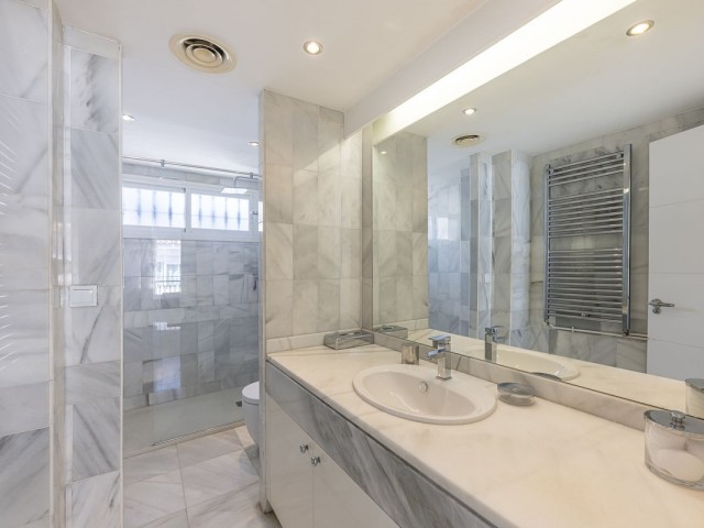 4 Schlafzimmer Reihenhaus in Nueva Andalucía