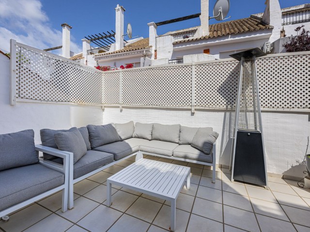 4 Schlafzimmer Reihenhaus in Nueva Andalucía