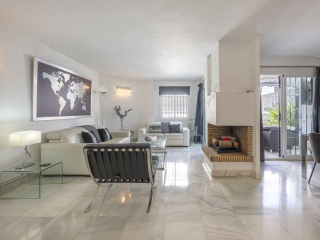 4 Schlafzimmer Reihenhaus in Nueva Andalucía