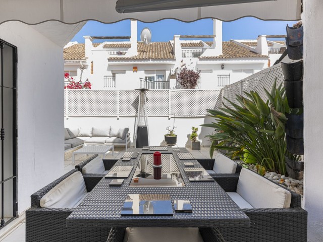 4 Schlafzimmer Reihenhaus in Nueva Andalucía