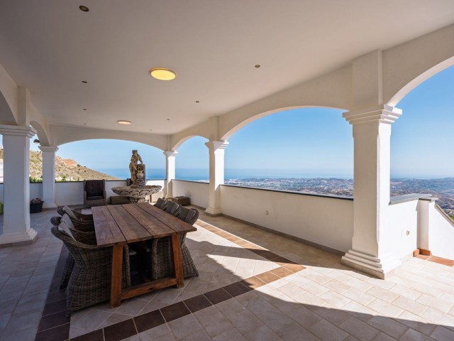 4 Bedrooms Villa in Mijas