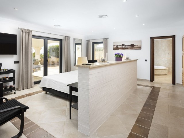 4 Bedrooms Villa in Mijas