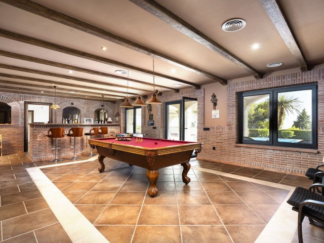 4 Bedrooms Villa in Mijas