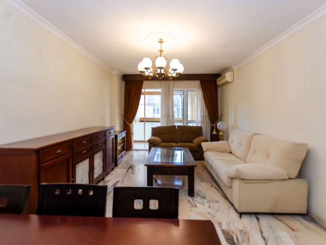 Apartamento con 4 Dormitorios  en Málaga Centro