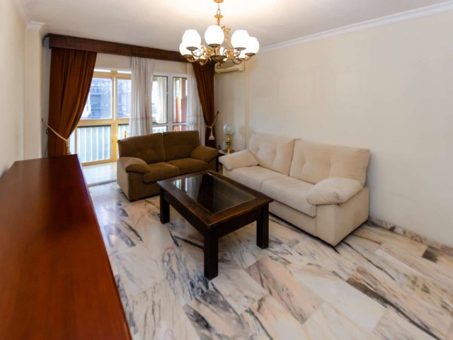 Apartamento con 4 Dormitorios  en Málaga Centro