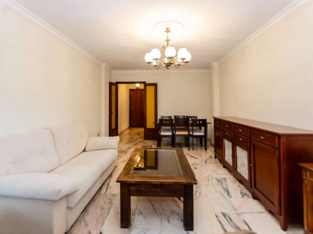Apartamento con 4 Dormitorios  en Málaga Centro