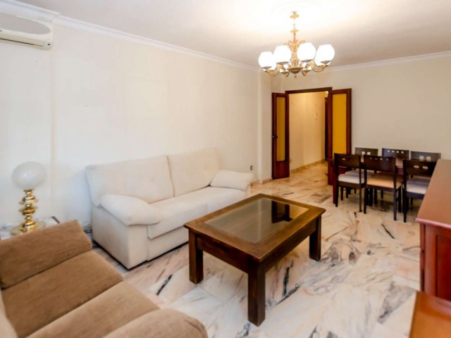 Apartamento con 4 Dormitorios  en Málaga Centro