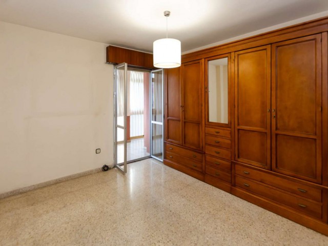 Apartamento con 4 Dormitorios  en Málaga Centro