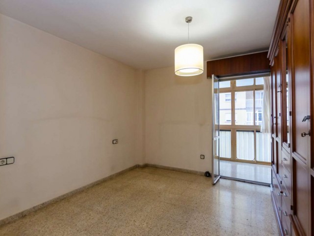 Apartamento con 4 Dormitorios  en Málaga Centro