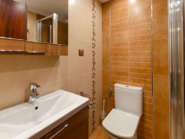 Apartamento con 4 Dormitorios  en Málaga Centro
