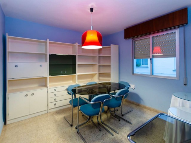 Apartamento con 4 Dormitorios  en Málaga Centro