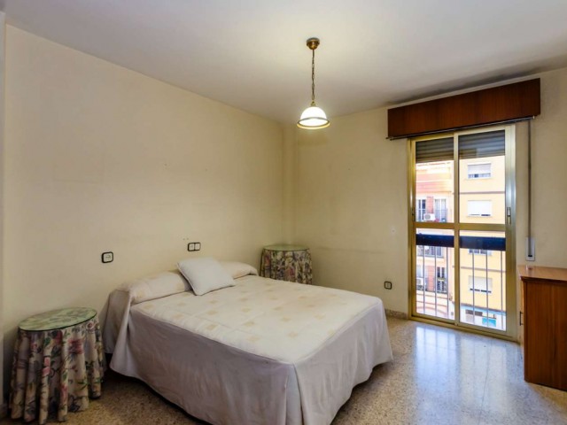 Apartamento con 4 Dormitorios  en Málaga Centro
