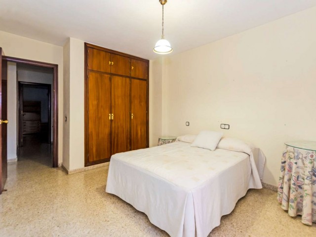 Apartamento con 4 Dormitorios  en Málaga Centro