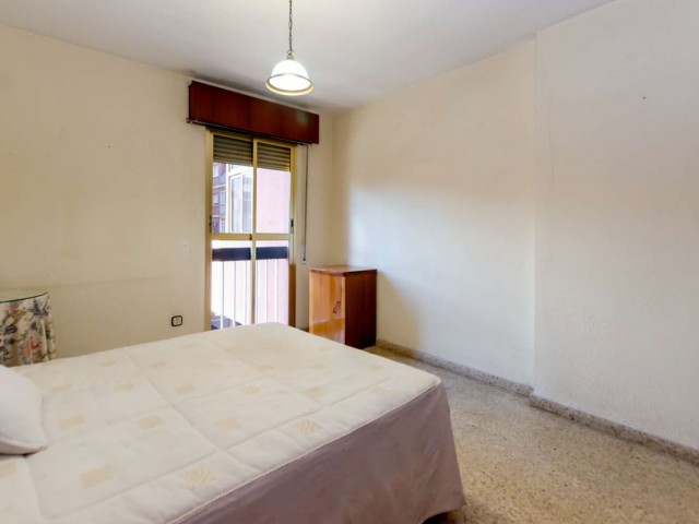 Apartamento con 4 Dormitorios  en Málaga Centro