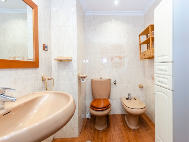 Apartamento con 4 Dormitorios  en Málaga Centro