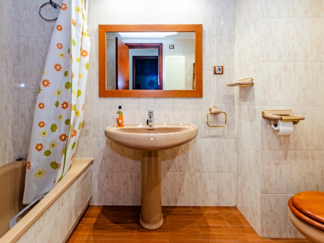 Apartamento con 4 Dormitorios  en Málaga Centro