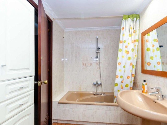 Apartamento con 4 Dormitorios  en Málaga Centro