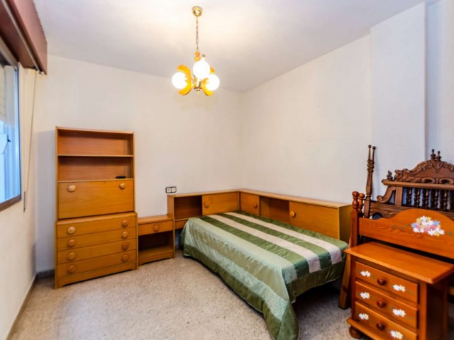 Apartamento con 4 Dormitorios  en Málaga Centro