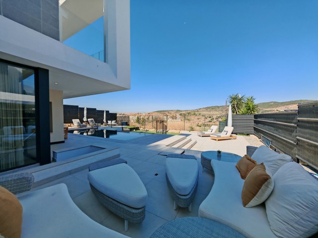 Villa avec 5 Chambres  à Estepona