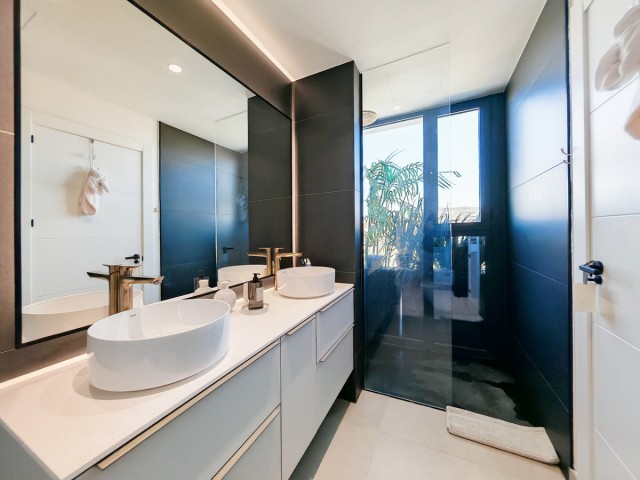 Villa avec 5 Chambres  à Estepona